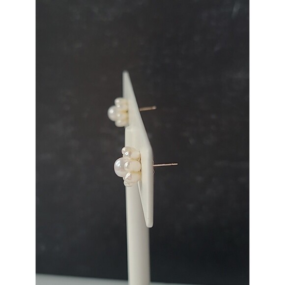 10K Yellow Gold Pearl Cluster Flower Shaped Stud Post Earrings Vintage - Picture 5 of 10